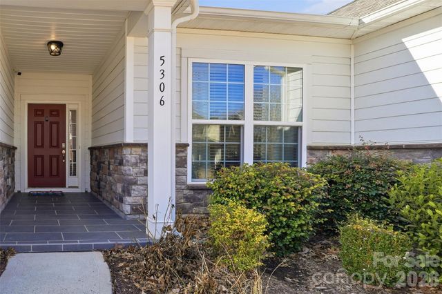 5306 Tilley Manor Drive, Matthews, NC 28105