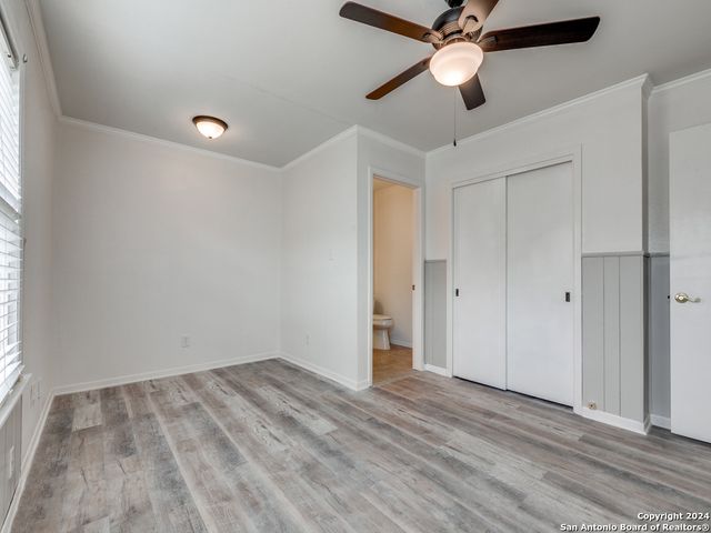 215 MIDLAND DR, San Antonio, TX 78219