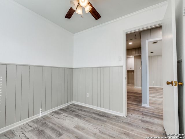 215 MIDLAND DR, San Antonio, TX 78219