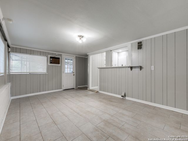 215 MIDLAND DR, San Antonio, TX 78219