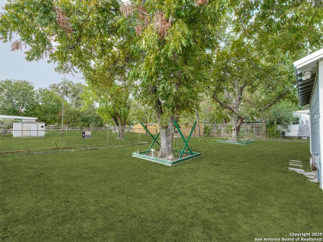 215 MIDLAND DR, San Antonio, TX 78219