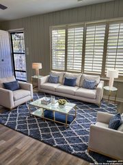 215 MIDLAND DR, San Antonio, TX 78219