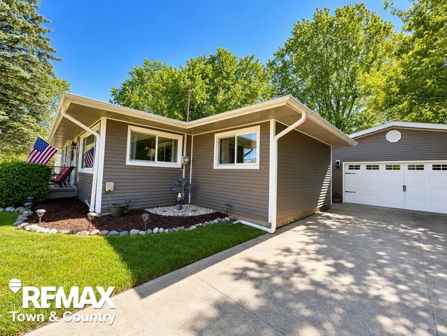 520 Sunnyside Drive, Flushing, MI 48433