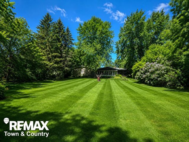 520 Sunnyside Drive, Flushing, MI 48433