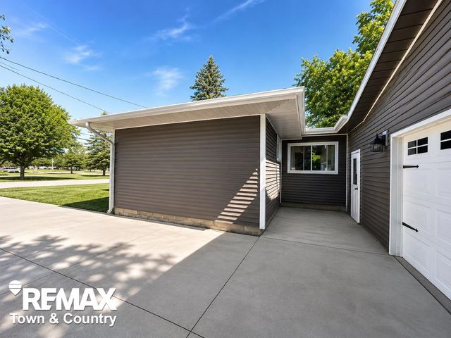 520 Sunnyside Drive, Flushing, MI 48433