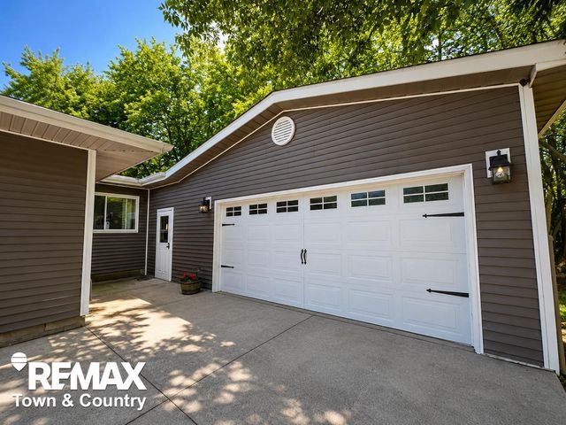 520 Sunnyside Drive, Flushing, MI 48433