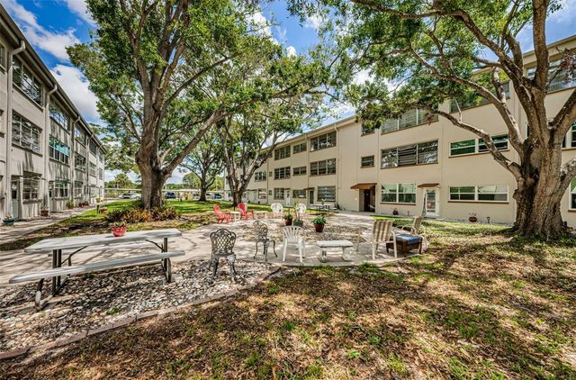 5880 38TH AVENUE N 309, St Petersburg, FL 33710