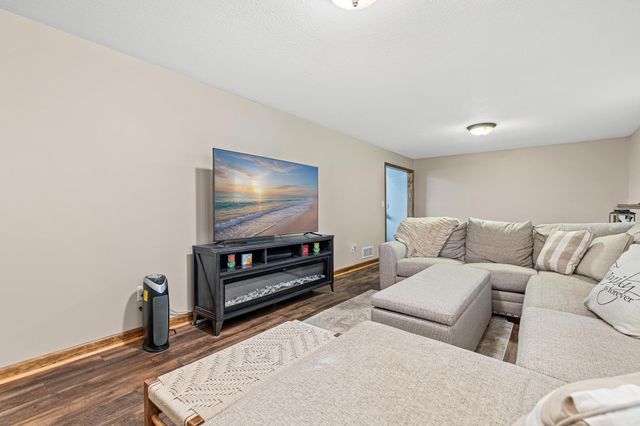 10203 Raven Street NW, Coon Rapids, MN 55433