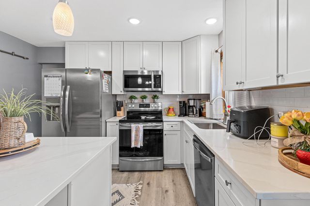 10203 Raven Street NW, Coon Rapids, MN 55433