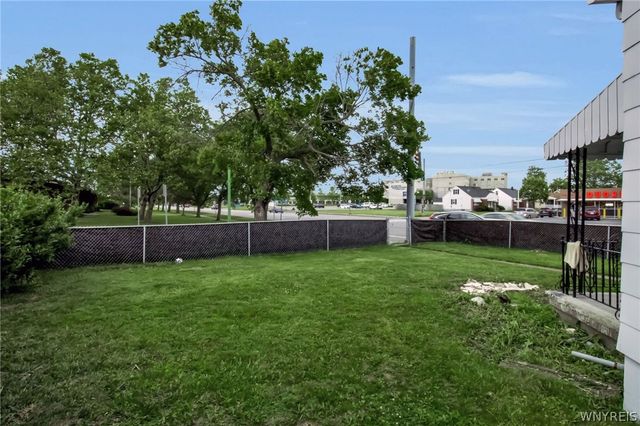 5 Greenleaf Lane, Cheektowaga, NY 14225