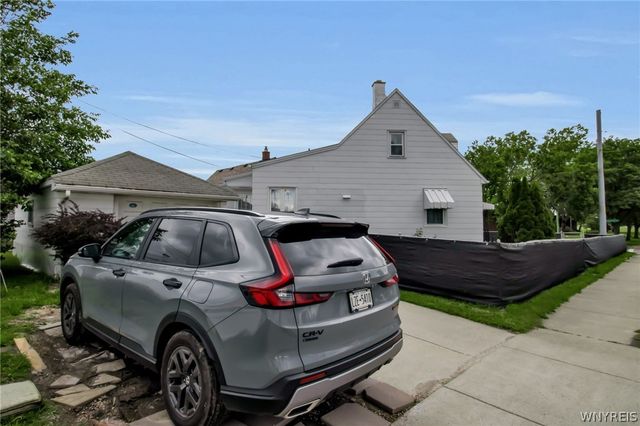 5 Greenleaf Lane, Cheektowaga, NY 14225