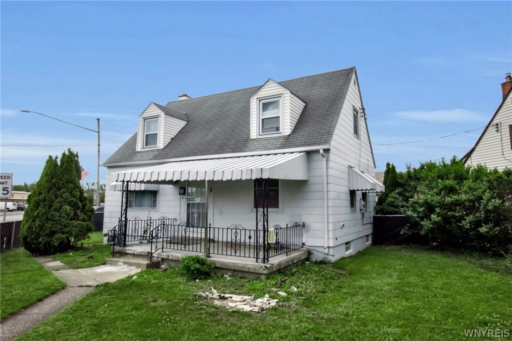 5 Greenleaf Lane, Cheektowaga, NY 14225