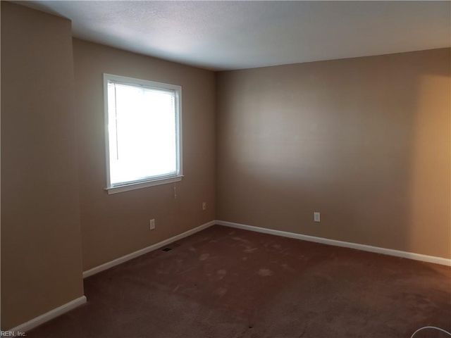 100 Thalia Trace DR, Virginia Beach, VA 23452