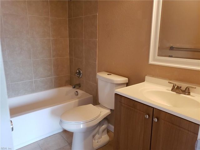 100 Thalia Trace DR, Virginia Beach, VA 23452