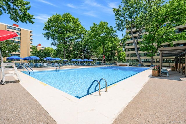162-31 9th Avenue 7D, Whitestone, NY 11357