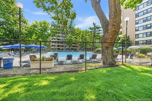 162-31 9th Avenue 7D, Whitestone, NY 11357