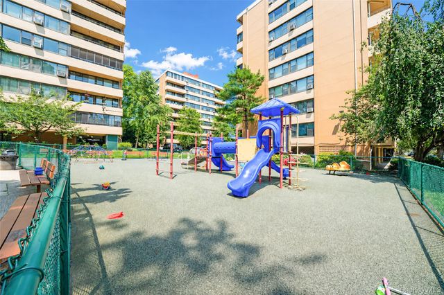 162-31 9th Avenue 7D, Whitestone, NY 11357