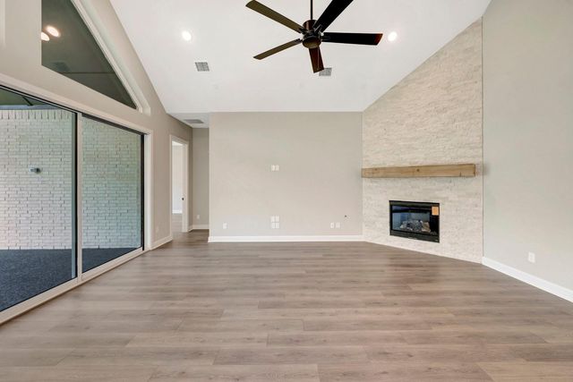 1760 Howler Way, Houston, TX 77316