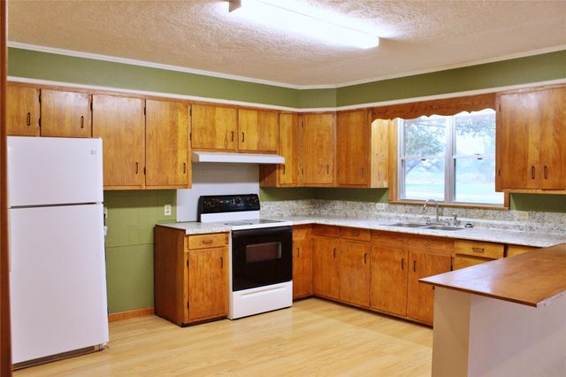 1630 Montezuma Street, Columbus, TX 78934