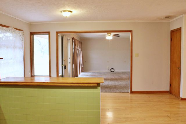 1630 Montezuma Street, Columbus, TX 78934