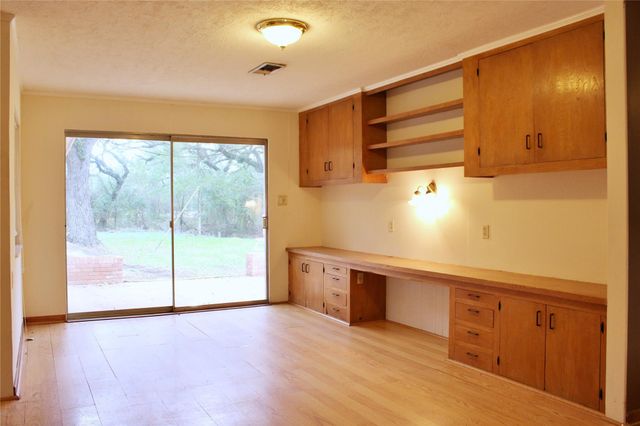 1630 Montezuma Street, Columbus, TX 78934