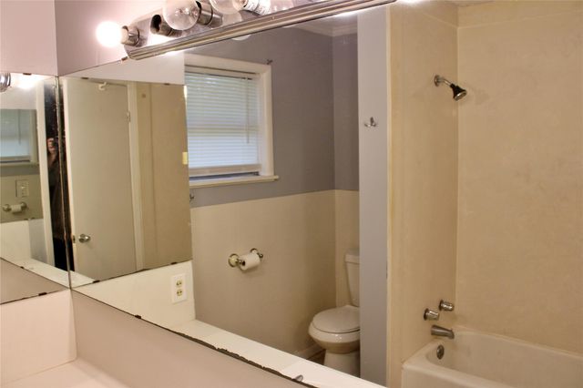 1630 Montezuma Street, Columbus, TX 78934