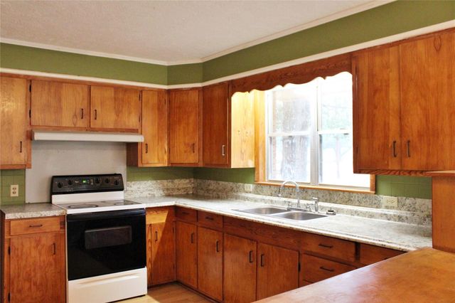 1630 Montezuma Street, Columbus, TX 78934