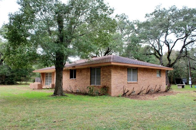 1630 Montezuma Street, Columbus, TX 78934