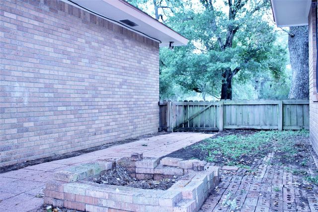 1630 Montezuma Street, Columbus, TX 78934
