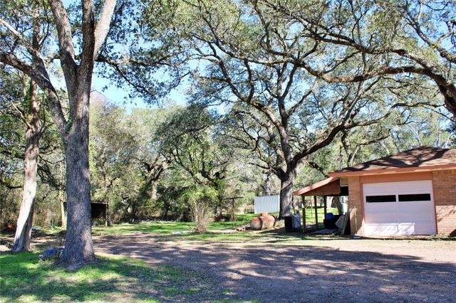 1630 Montezuma Street, Columbus, TX 78934