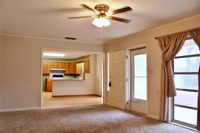 1630 Montezuma Street, Columbus, TX 78934