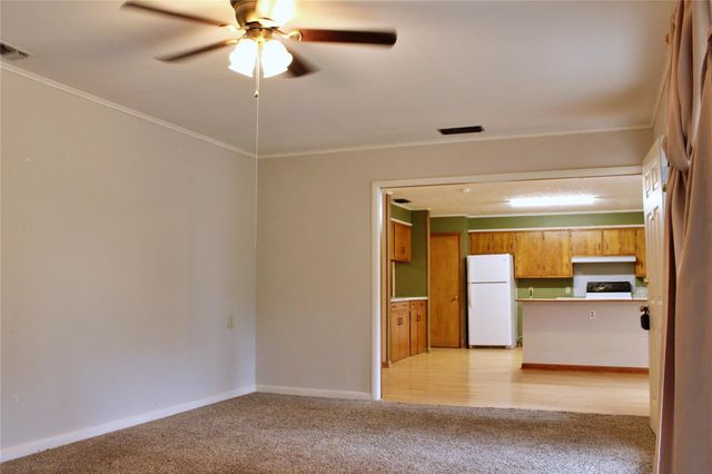 1630 Montezuma Street, Columbus, TX 78934