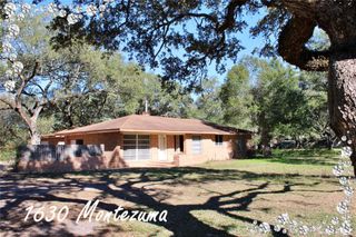 1630 Montezuma Street, Columbus, TX 78934