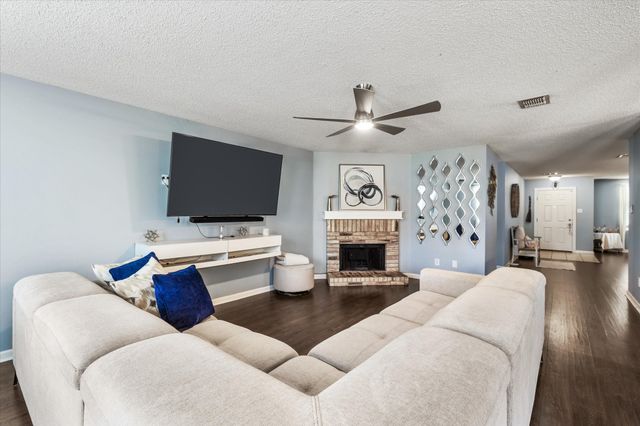 2136 Edgewood Drive, Grand Prairie, TX 75052