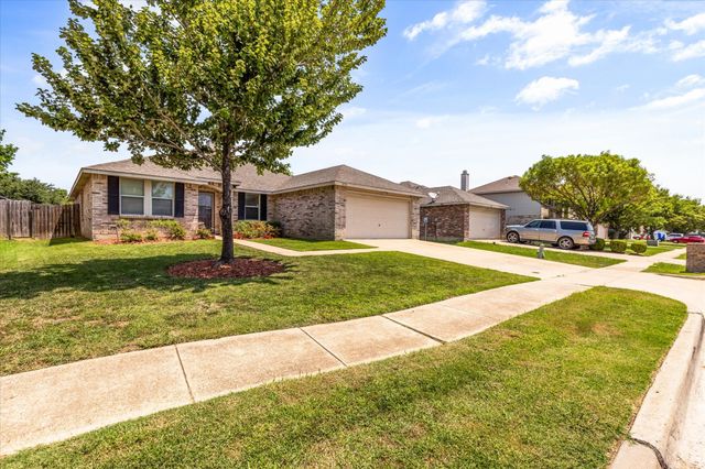 2136 Edgewood Drive, Grand Prairie, TX 75052