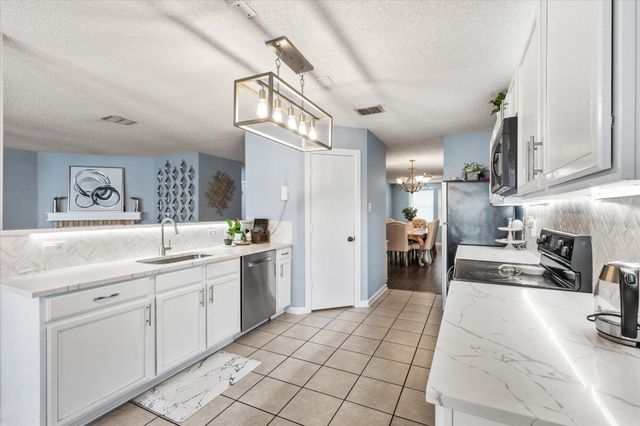 2136 Edgewood Drive, Grand Prairie, TX 75052