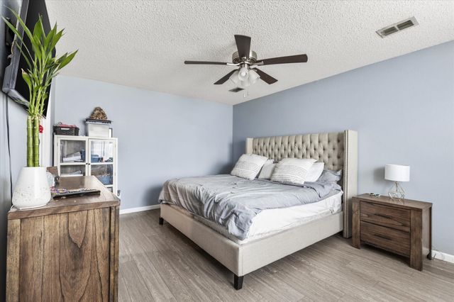 2136 Edgewood Drive, Grand Prairie, TX 75052