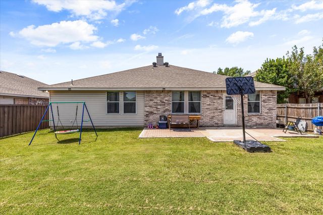 2136 Edgewood Drive, Grand Prairie, TX 75052