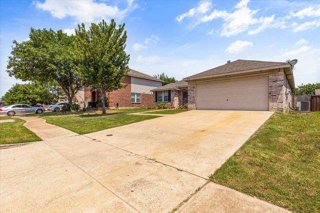 2136 Edgewood Drive, Grand Prairie, TX 75052