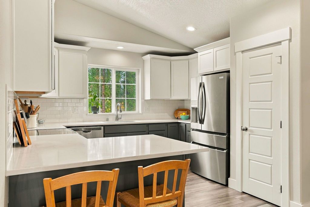 728 E Canterbury Ln, Colbert, WA 99005 photo 2