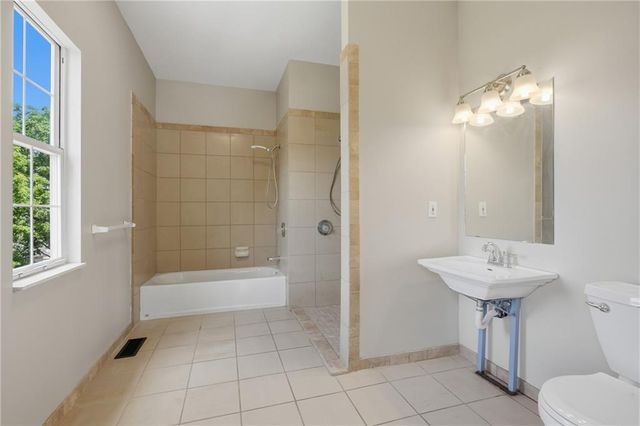 12104 E 78th Terrace, Kansas City, MO 64138