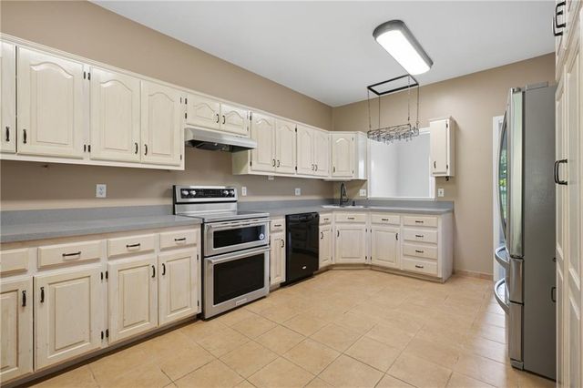 12104 E 78th Terrace, Kansas City, MO 64138