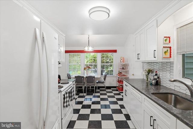 5967 NEW ENGLAND WOODS DR, Burke, VA 22015