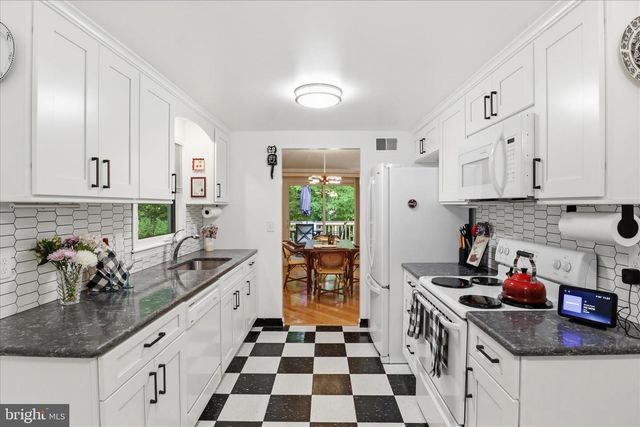 5967 NEW ENGLAND WOODS DR, Burke, VA 22015
