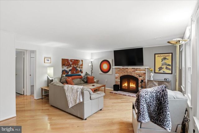 5967 NEW ENGLAND WOODS DR, Burke, VA 22015