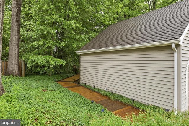 5967 NEW ENGLAND WOODS DR, Burke, VA 22015