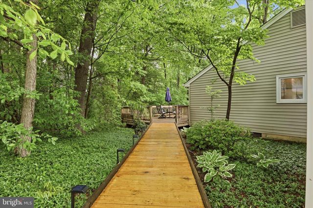 5967 NEW ENGLAND WOODS DR, Burke, VA 22015