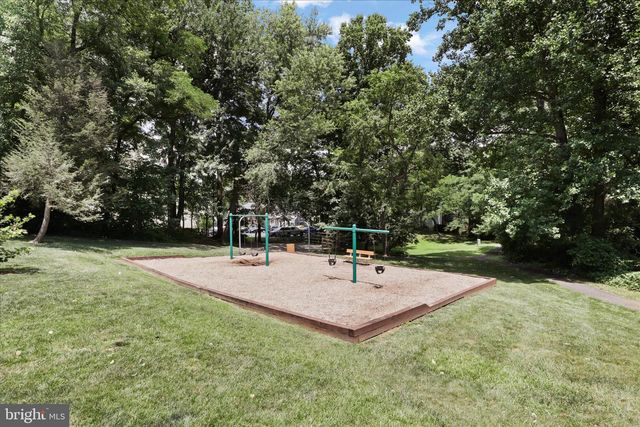 5967 NEW ENGLAND WOODS DR, Burke, VA 22015