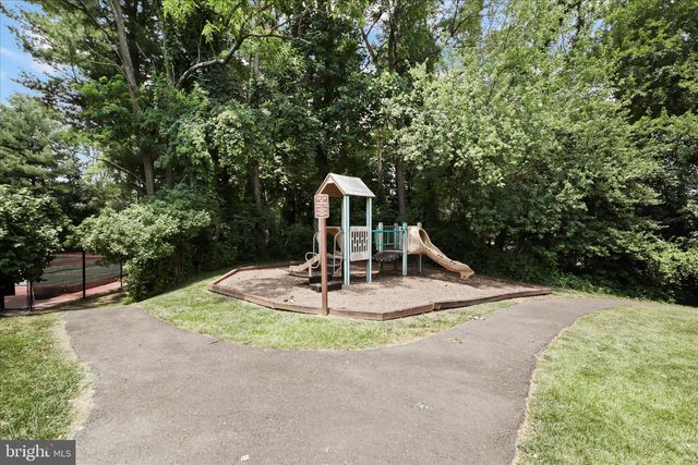 5967 NEW ENGLAND WOODS DR, Burke, VA 22015