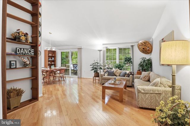 5967 NEW ENGLAND WOODS DR, Burke, VA 22015